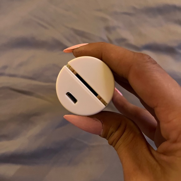 Brand new pink rechargeable mini flat iron - Picture 2 of 5